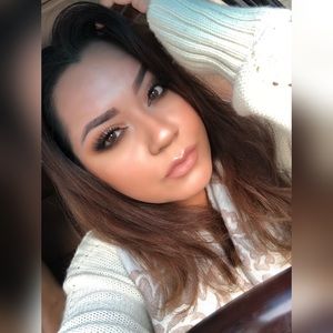 Meet your Posher, Claudia